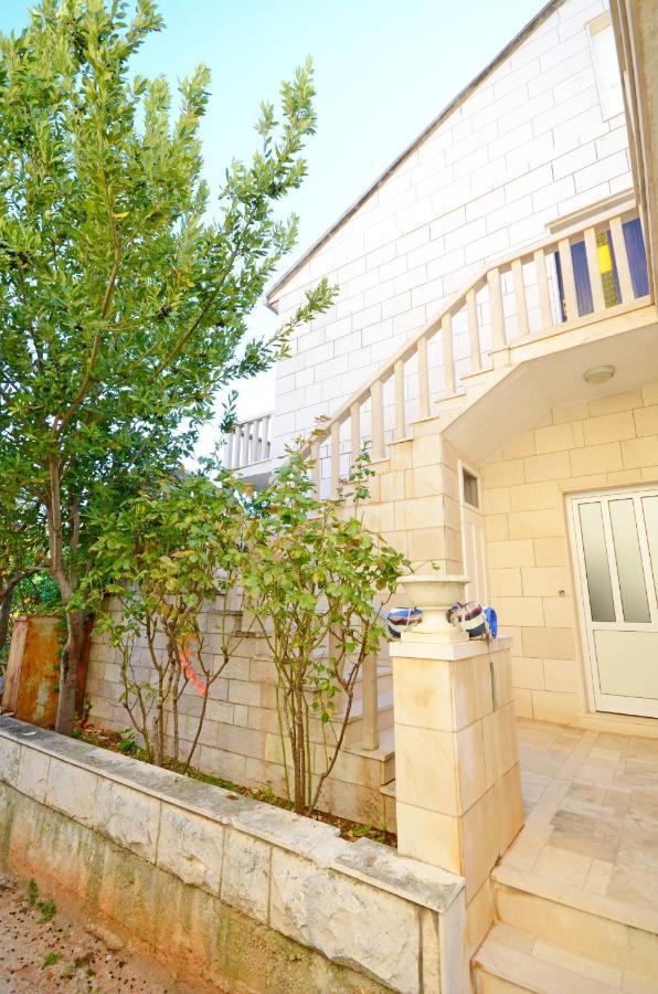 Apartment Jerka Supetar Exterior photo