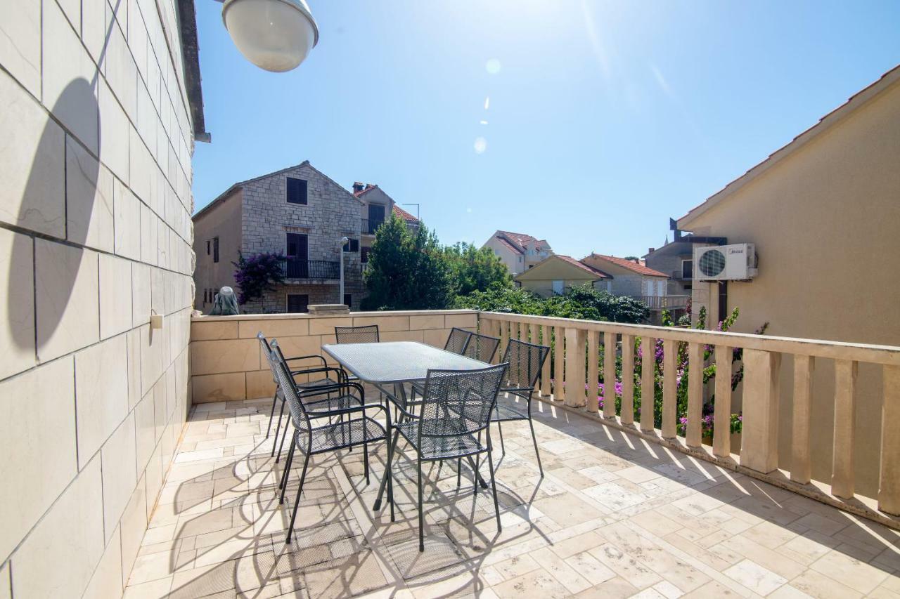 Apartment Jerka Supetar Exterior photo