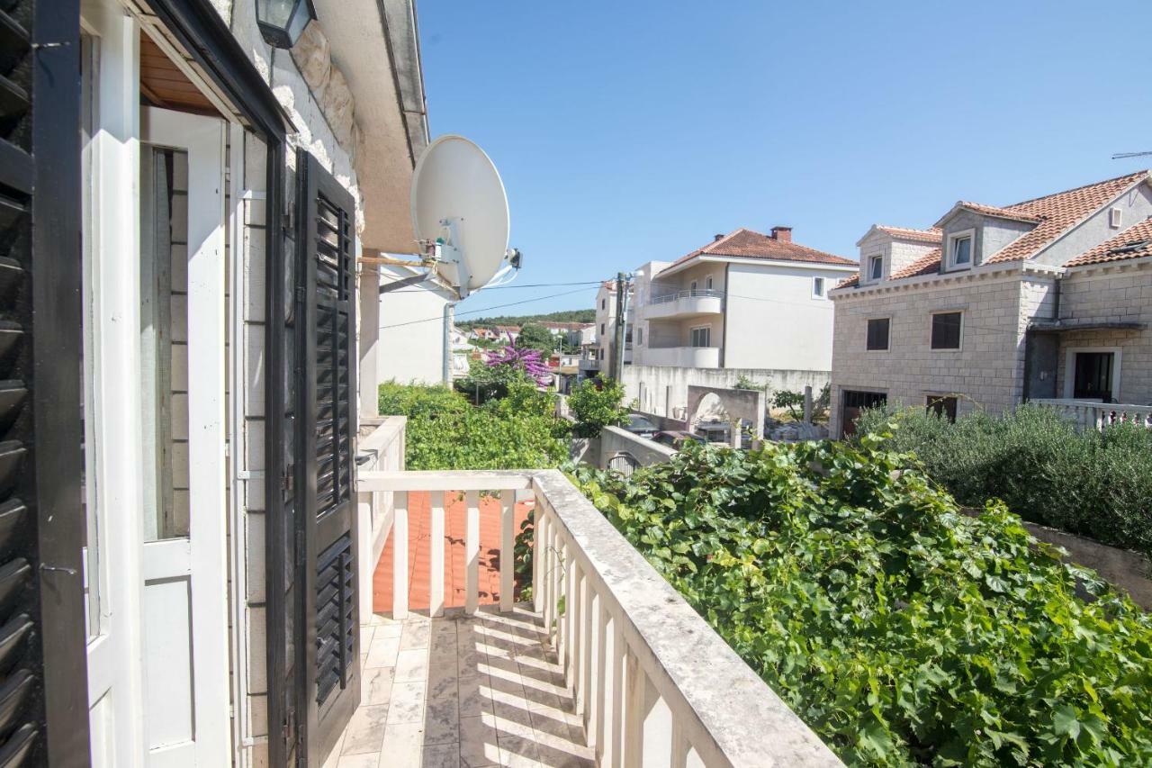 Apartment Jerka Supetar Exterior photo