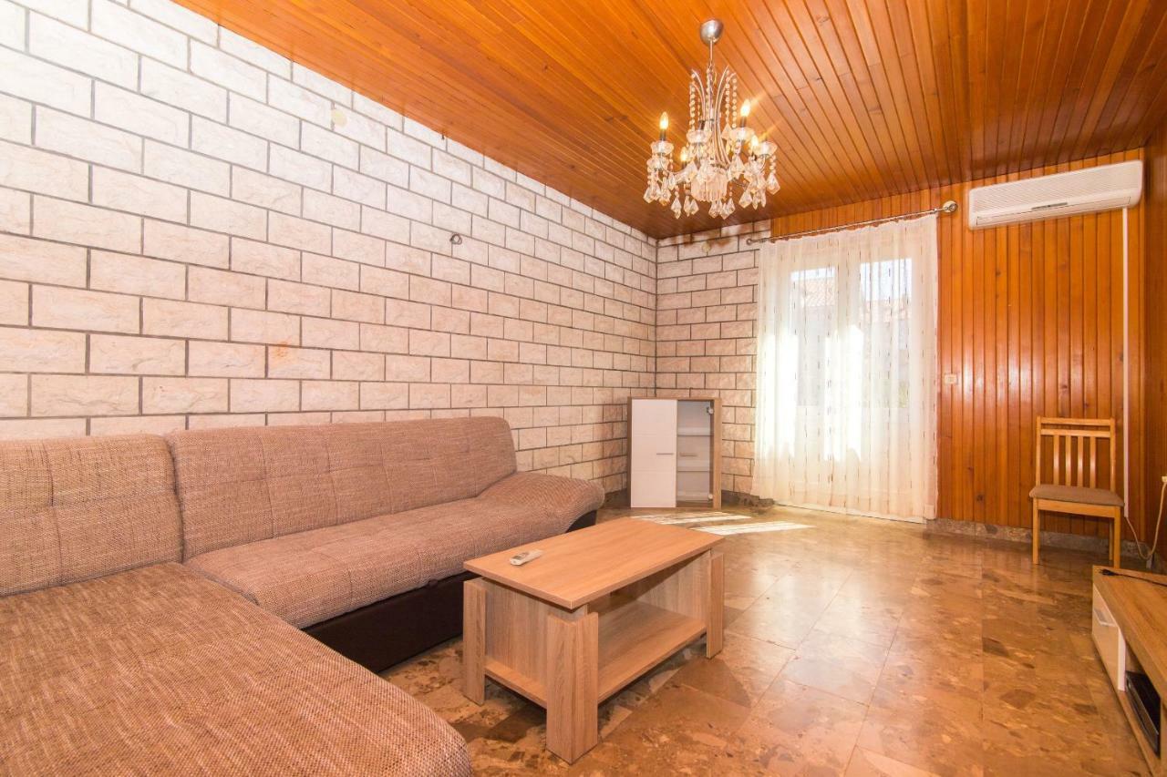 Apartment Jerka Supetar Exterior photo